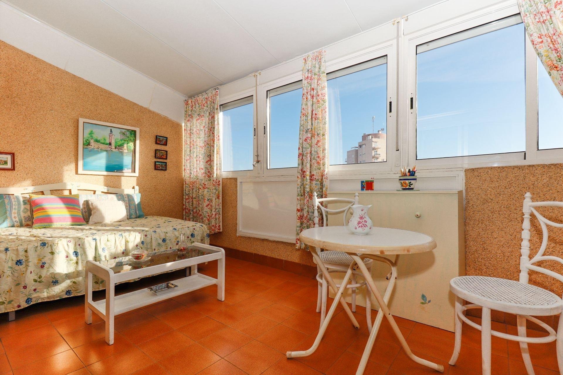 Apartamento en Torrevieja, Alicante, España 1 dormitorio, 60 m2 No. 184324