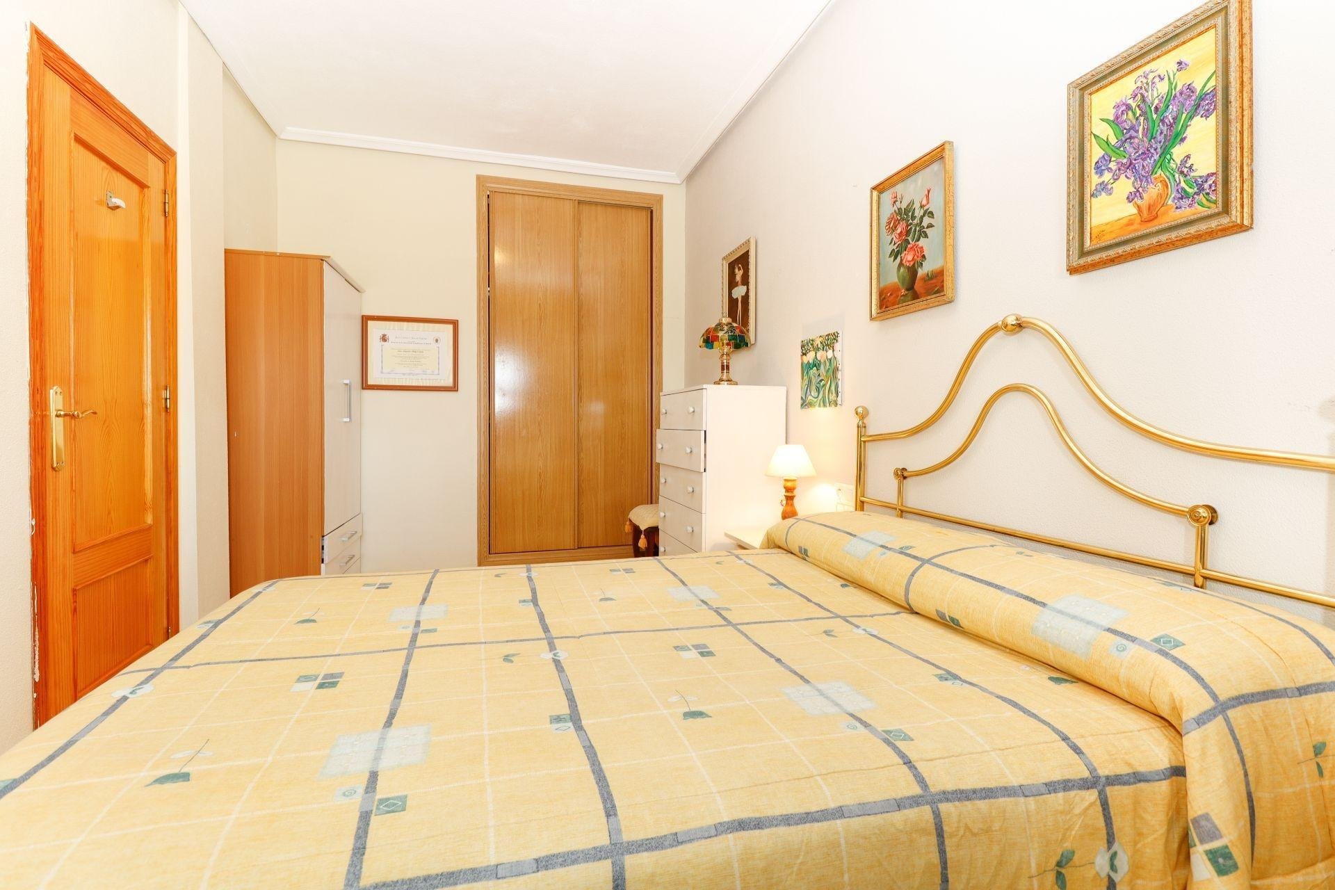 Apartamento en Torrevieja, Alicante, España 1 dormitorio, 60 m2 No. 184324