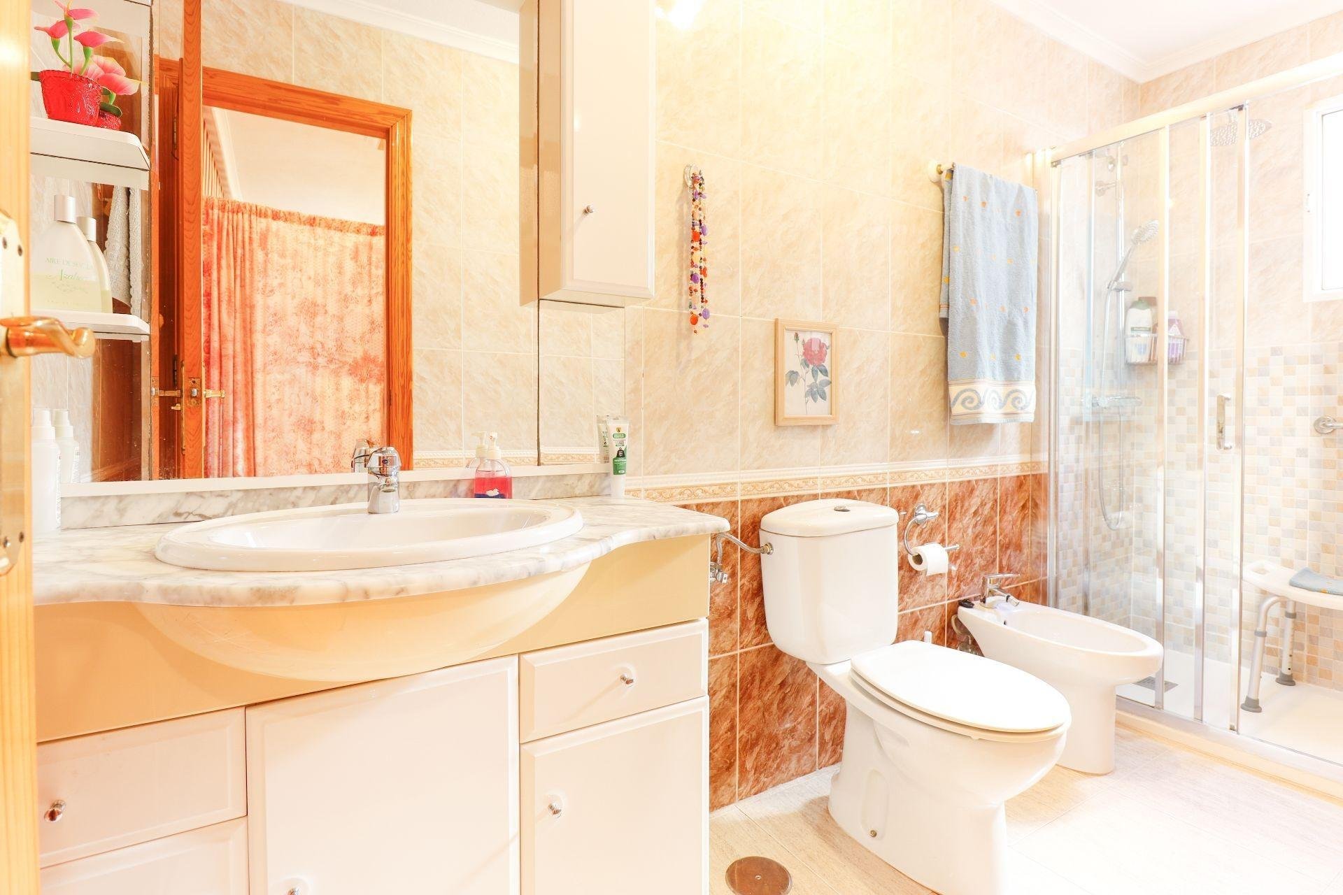 Apartamento en Torrevieja, Alicante, España 1 dormitorio, 60 m2 No. 184324