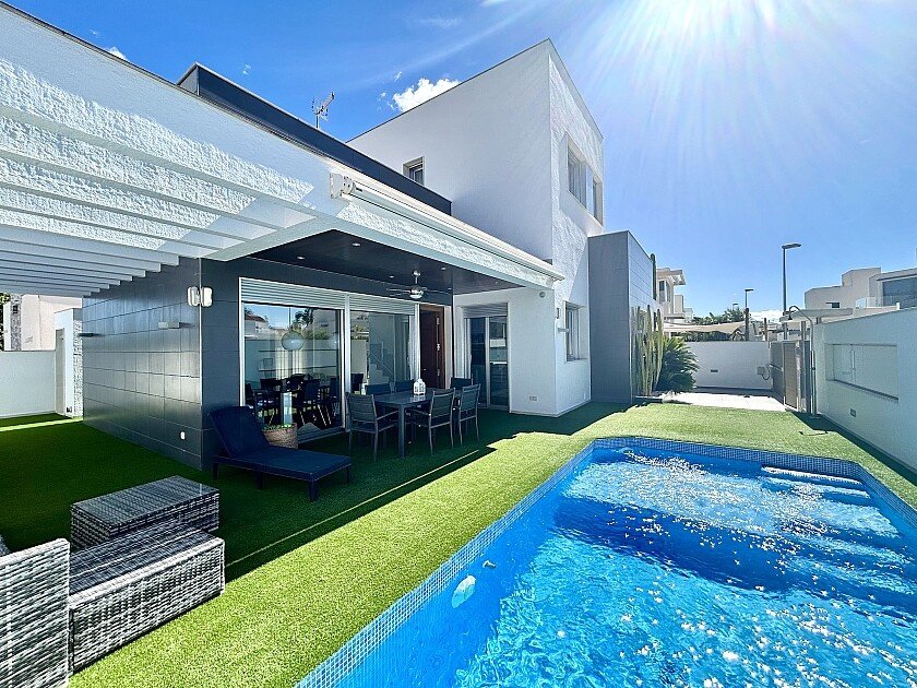 Villa Mil Palmeras, Alicante, Spānijā 3 istabas, 132 m2 Nr. 111284