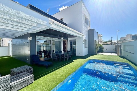 Villa in Mil Palmeras, Alicante, Spanien 3 Schlafzimmer, 132 m2 Nr. 111284