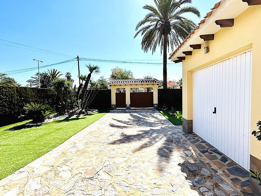 Villa in Cabo Roig, Alicante, Spain 3 bedrooms, 120 sq.m. No. 111286