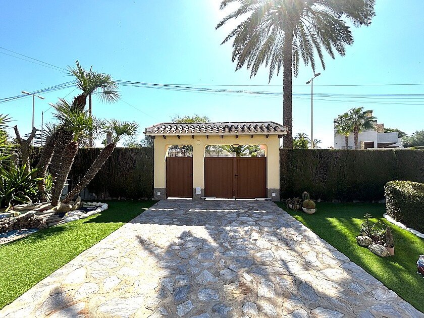 Villa in Cabo Roig, Alicante, Spain 3 bedrooms, 120 sq.m. No. 111286
