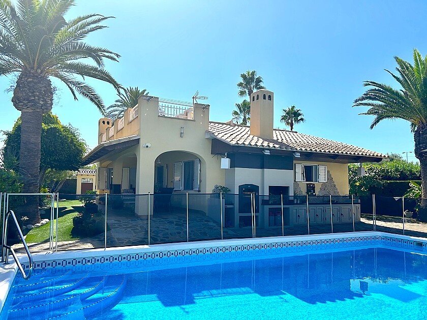 Villa in Cabo Roig, Alicante, Spain 3 bedrooms, 120 sq.m. No. 111286