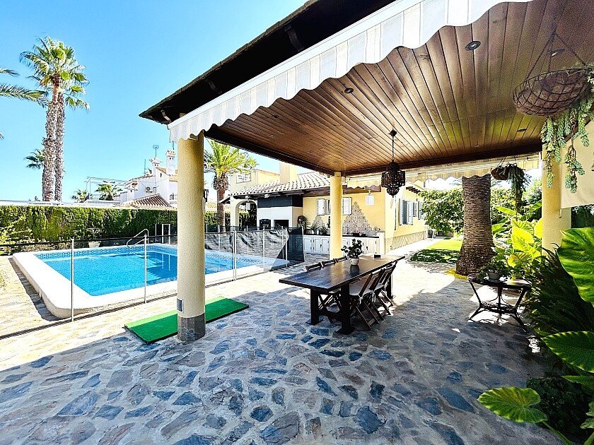 Villa in Cabo Roig, Alicante, Spain 3 bedrooms, 120 sq.m. No. 111286