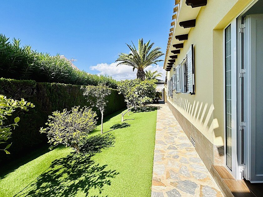 Villa in Cabo Roig, Alicante, Spain 3 bedrooms, 120 sq.m. No. 111286