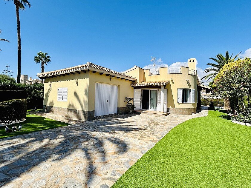 Villa in Cabo Roig, Alicante, Spain 3 bedrooms, 120 sq.m. No. 111286