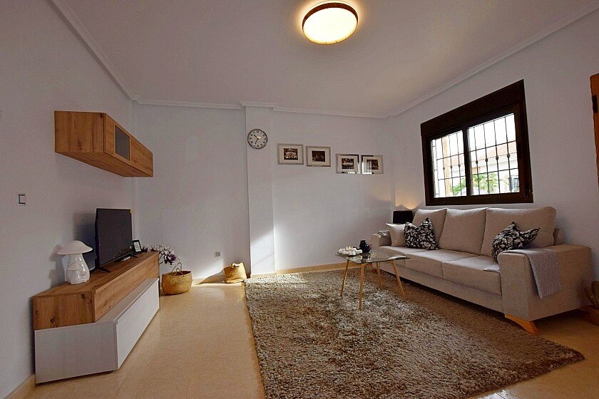 Kaupunkipientalo San Miguel de Salinas, Alicante, Espanja 3 makuuhuonetta, 102 m2 No. 111281