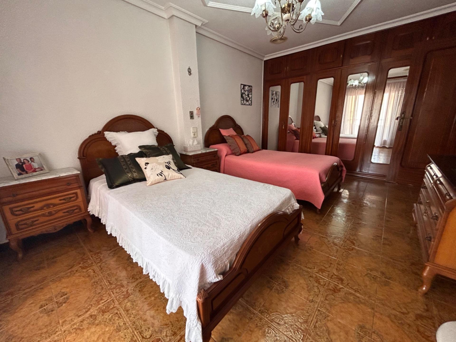 House in Guardamar del Segura, Alicante, Spanien 5 Schlafzimmer, 340 m2 Nr. 78940