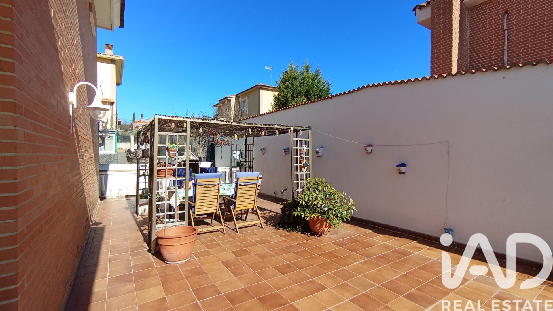 Lägenhet i Meco, Madrid, Spanien 6 sovrum, 400 kvm. Nr. 173108