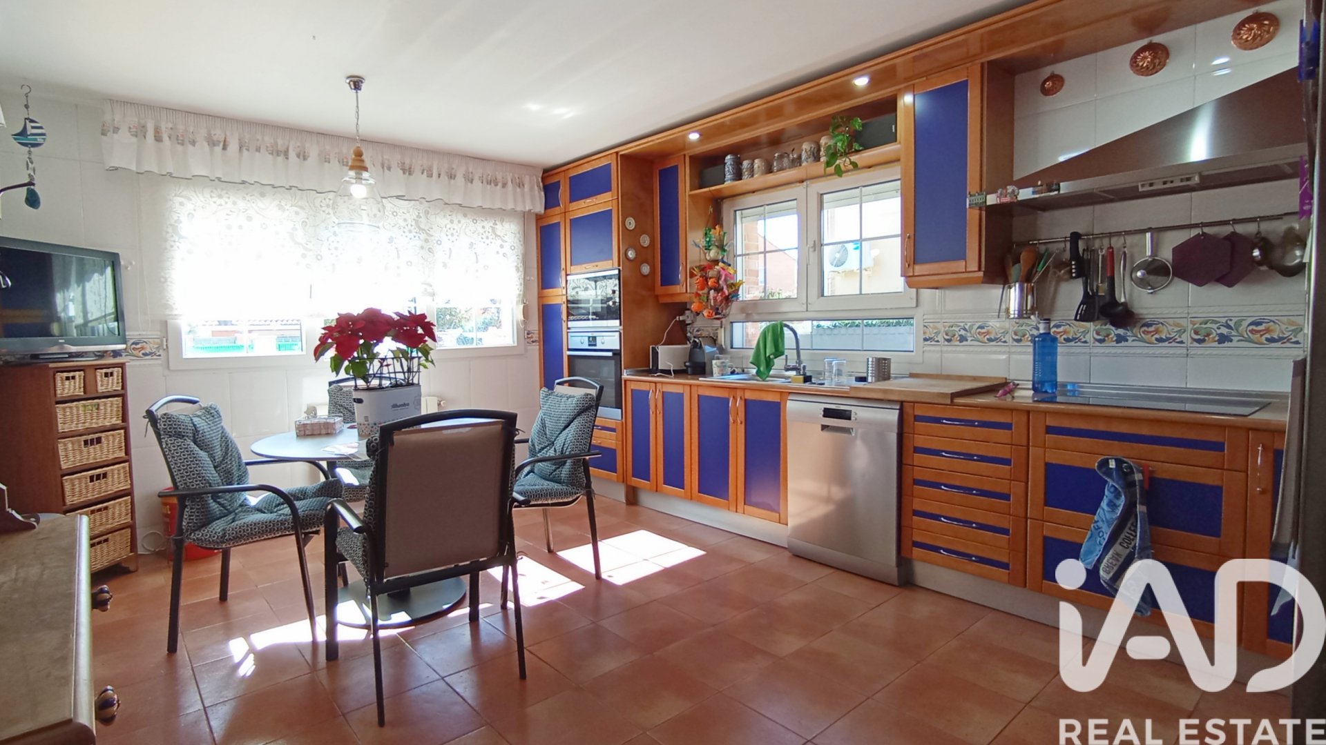 Lägenhet i Meco, Madrid, Spanien 6 sovrum, 400 kvm. Nr. 173108