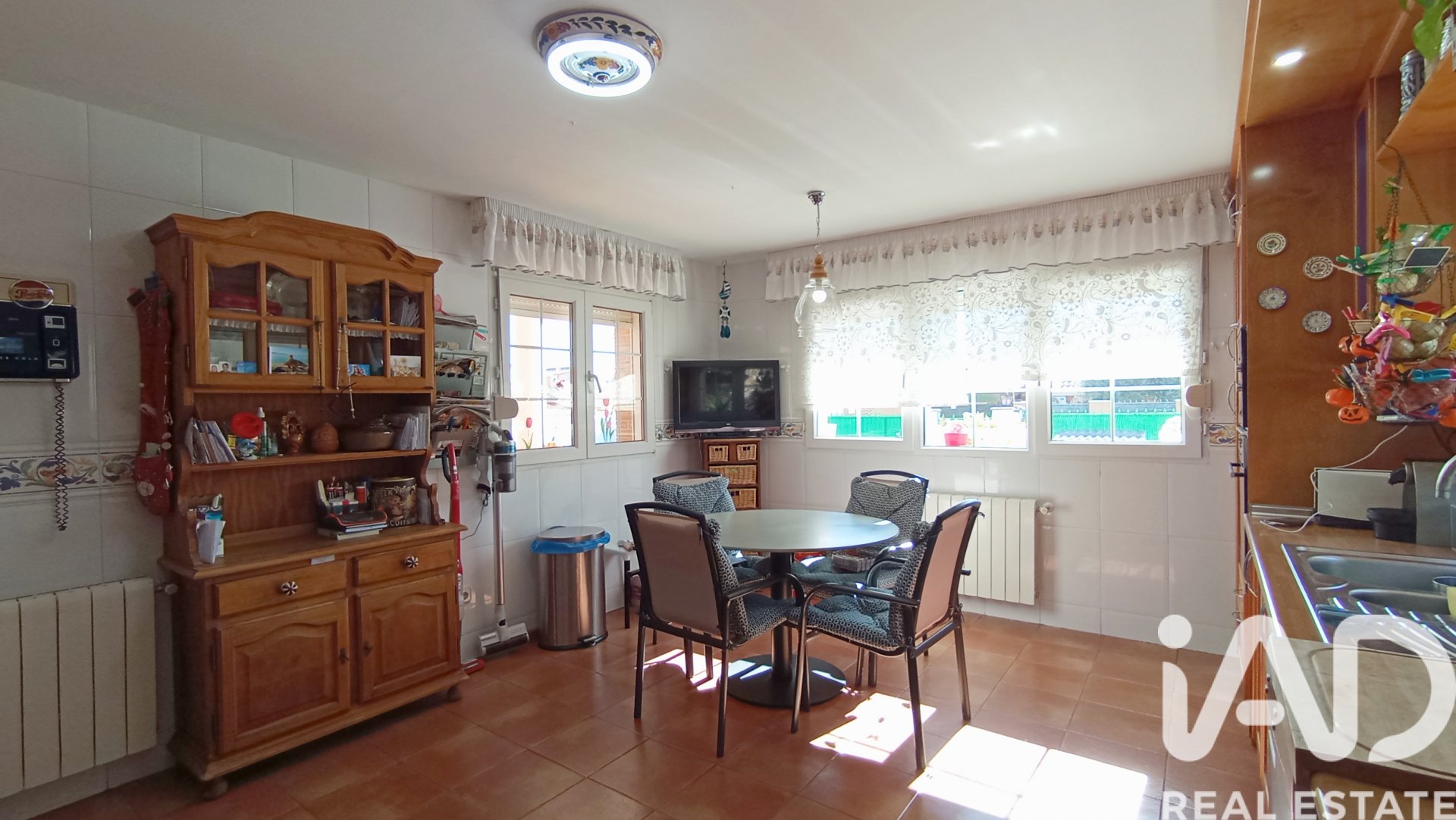 Lägenhet i Meco, Madrid, Spanien 6 sovrum, 400 kvm. Nr. 173108