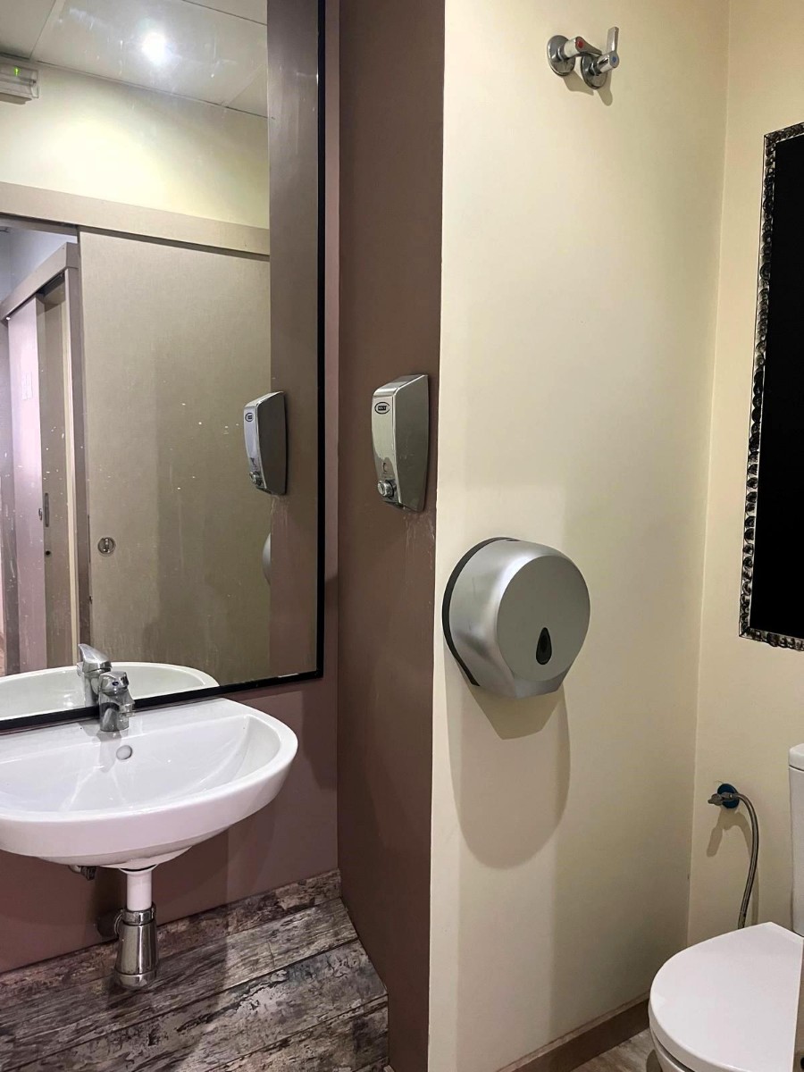 Liikekiinteistö Valencia, Espanja 2 makuuhuonetta, 227 m2 No. 133556