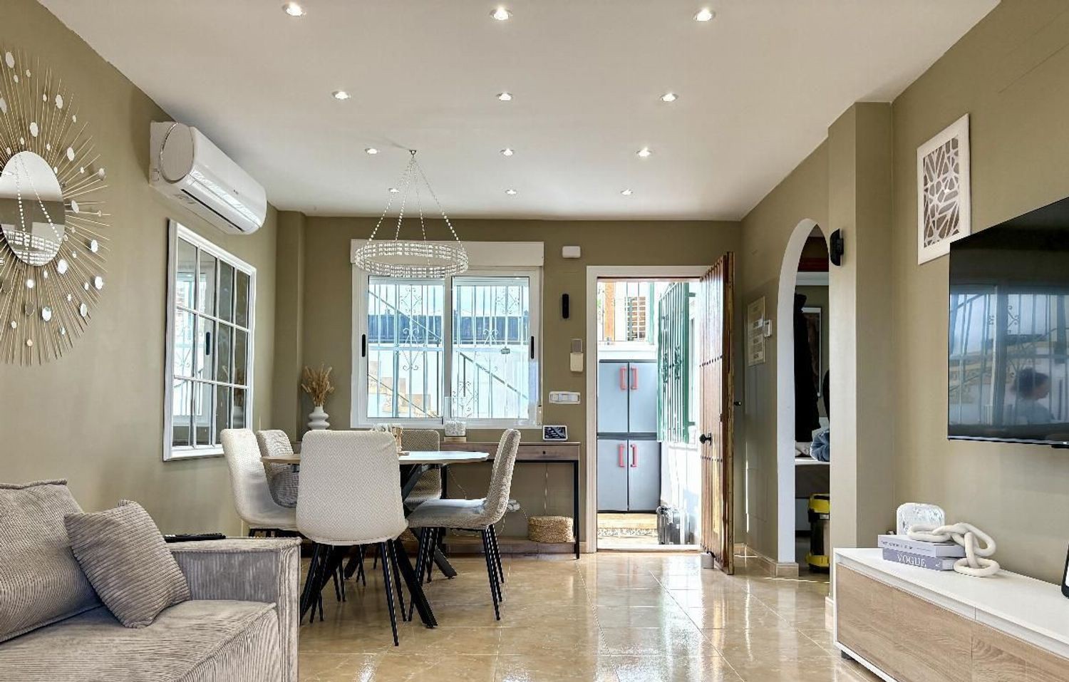 Duplex in Alicante, Spain 4 bedrooms, 140 sq.m. No. 180903