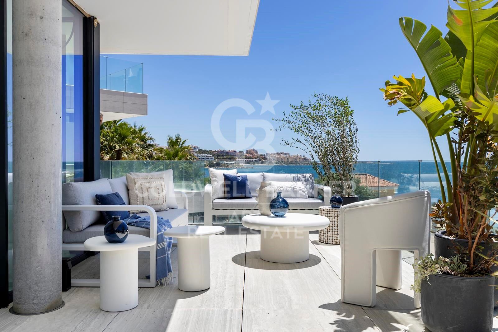 Appartamento a Estepona, Malaga, Spagna 3 camere da letto, 328 mq. N° 158659