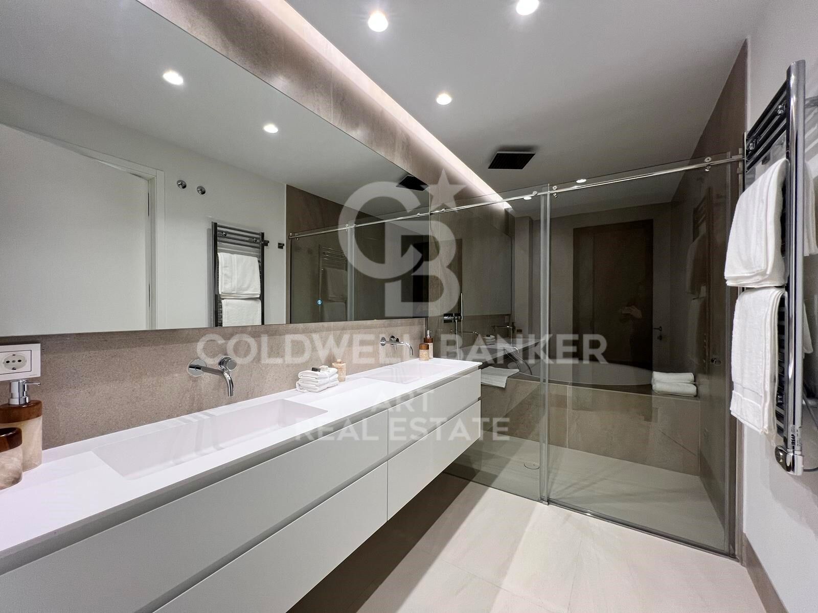 Appartamento a Estepona, Malaga, Spagna 3 camere da letto, 328 mq. N° 158659
