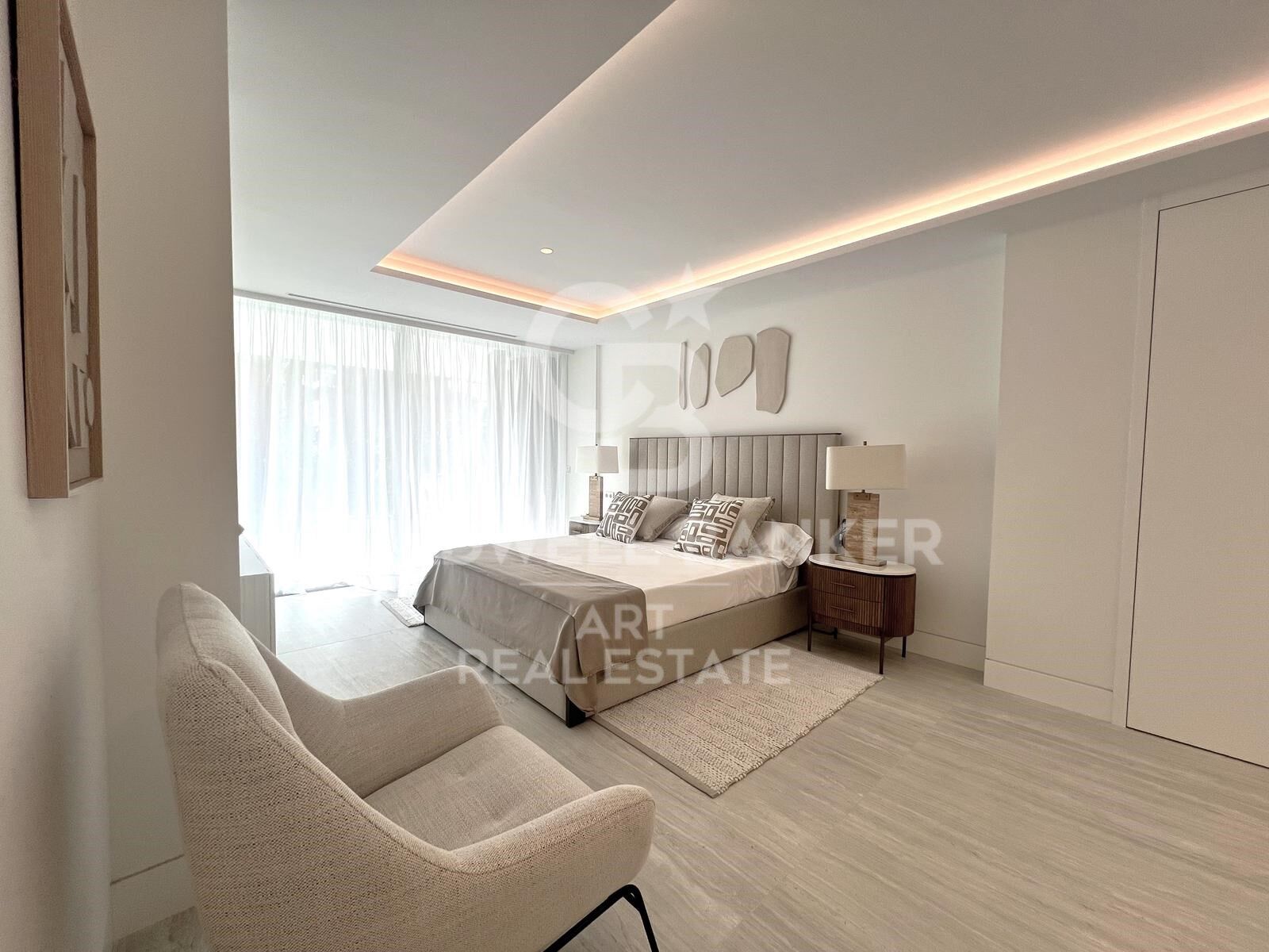 Appartamento a Estepona, Malaga, Spagna 3 camere da letto, 328 mq. N° 158659