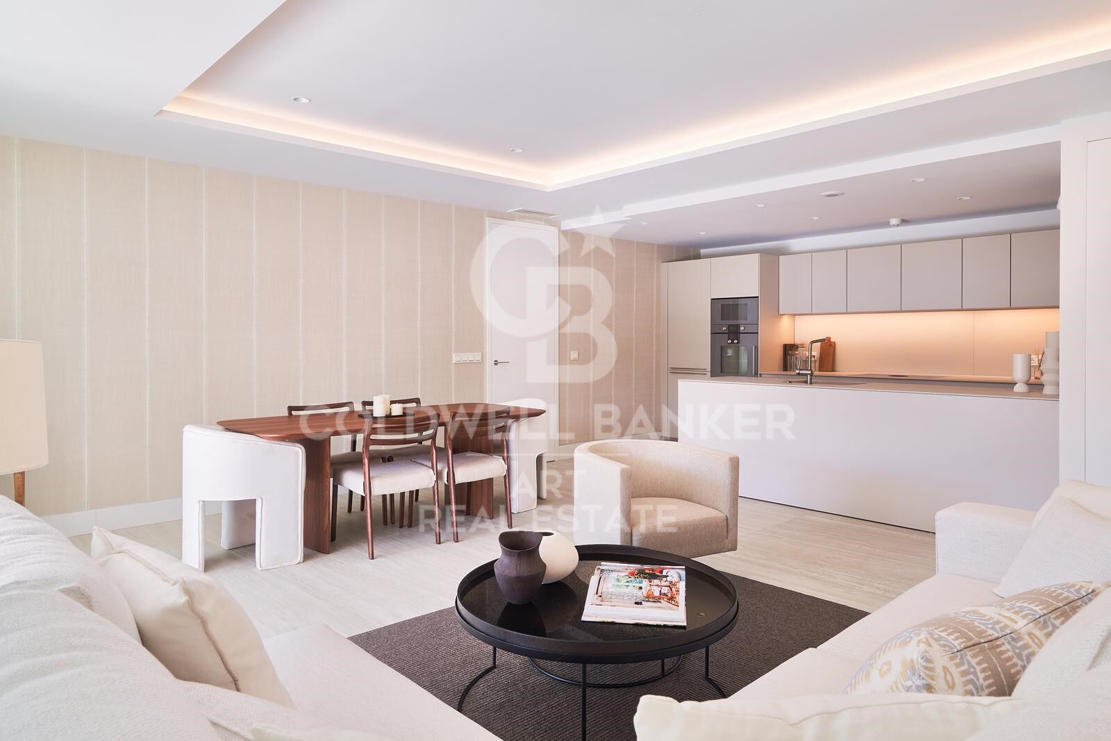 Appartamento a Estepona, Malaga, Spagna 3 camere da letto, 328 mq. N° 158659