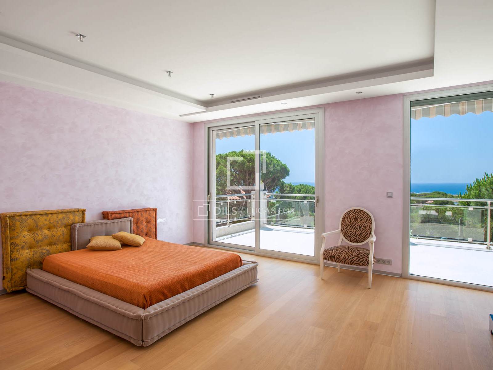 Huvila Cabrils, Barcelona, Espanja 6 makuuhuonetta, 786 m2 No. 164607