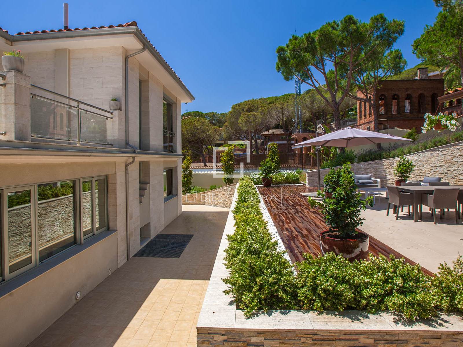 Huvila Cabrils, Barcelona, Espanja 6 makuuhuonetta, 786 m2 No. 164607