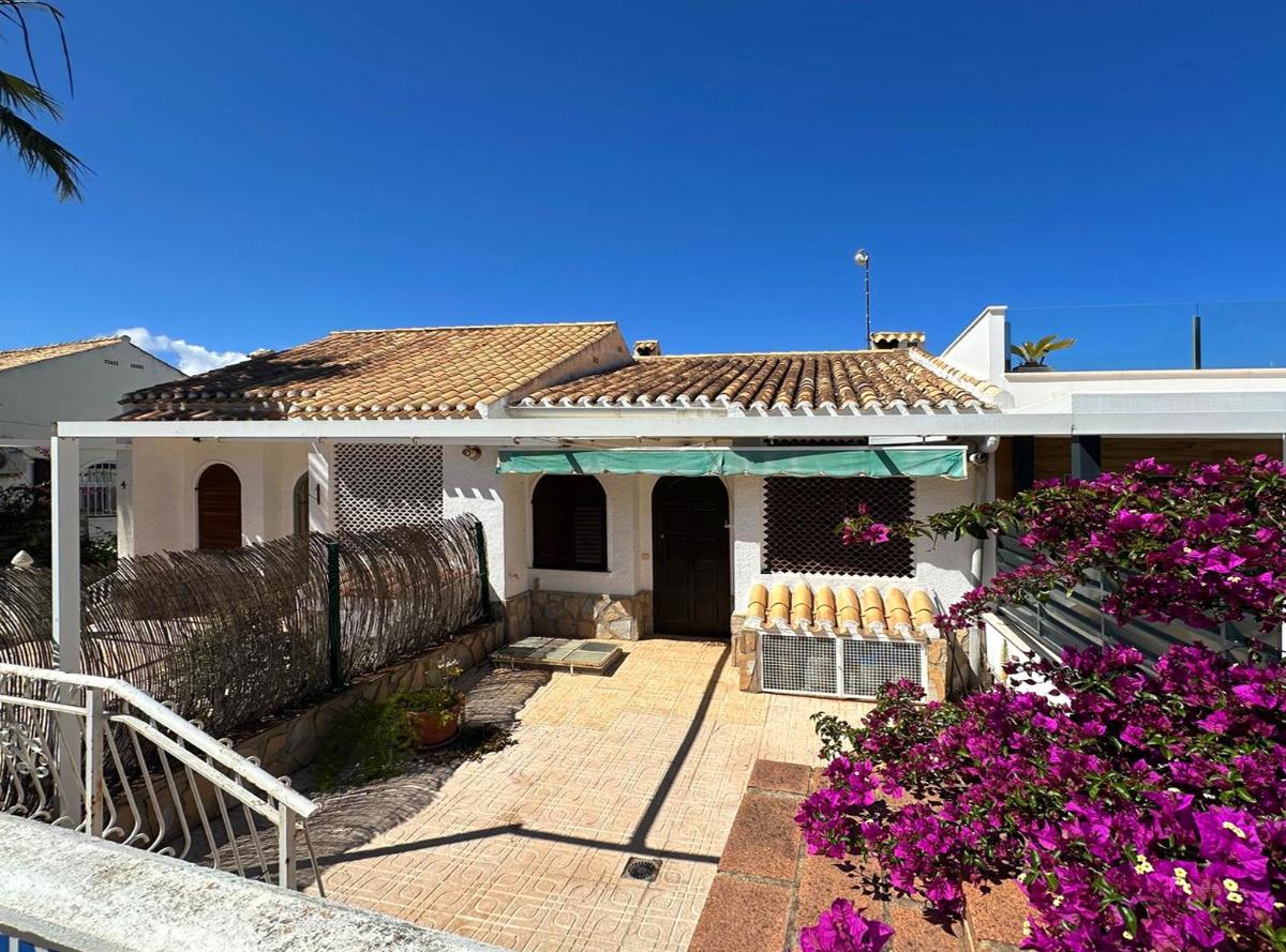 Casa adosada en Alicante, España 3 dormitorios, 98 m2 No. 149072