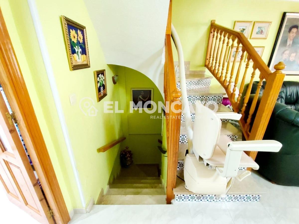 House in Guardamar del Segura, Alicante, Spain 4 bedrooms, 179 sq.m. No. 149069