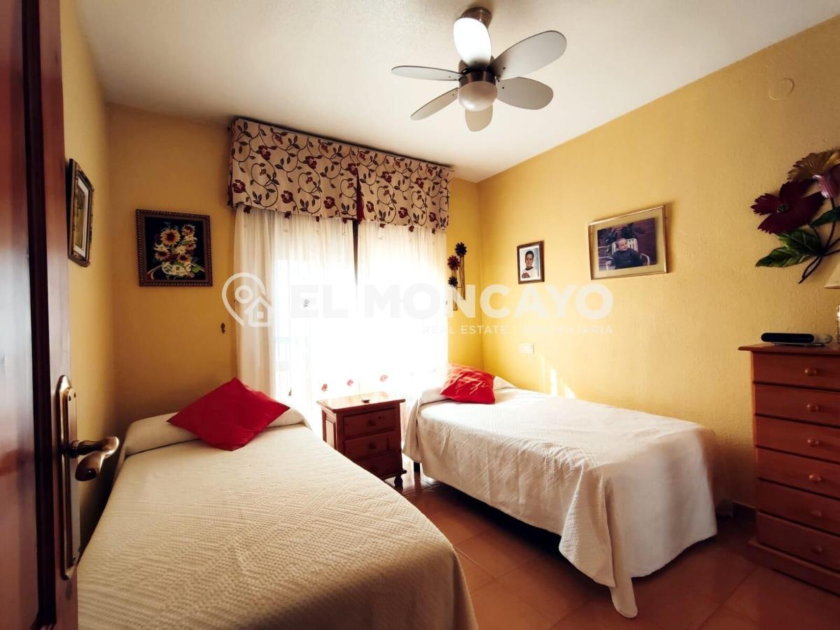 House in Guardamar del Segura, Alicante, Spain 4 bedrooms, 179 sq.m. No. 149069
