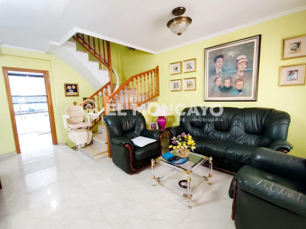 House in Guardamar del Segura, Alicante, Spain 4 bedrooms, 179 sq.m. No. 149069