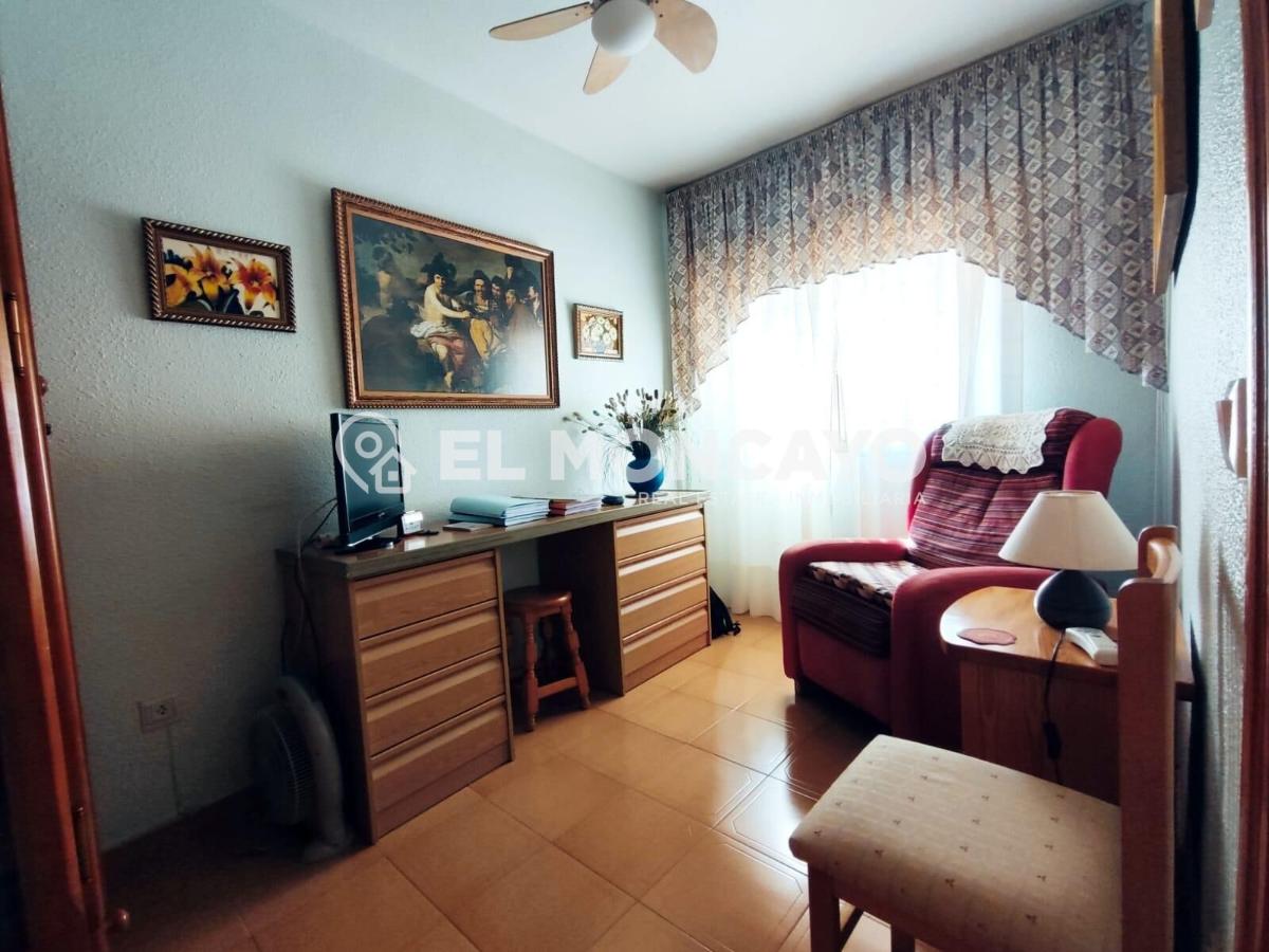 House in Guardamar del Segura, Alicante, Spain 4 bedrooms, 179 sq.m. No. 149069