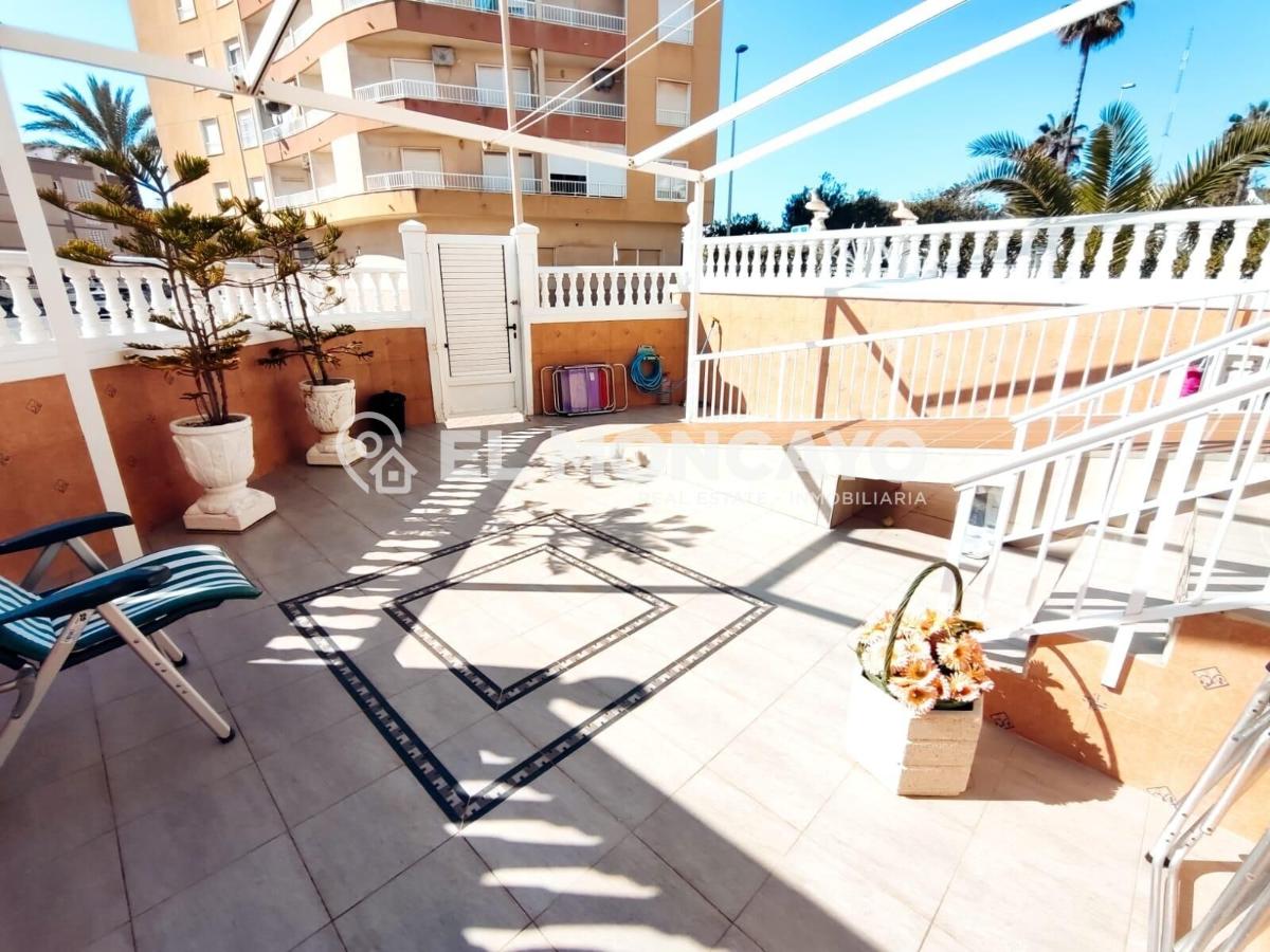 House in Guardamar del Segura, Alicante, Spain 4 bedrooms, 179 sq.m. No. 149069
