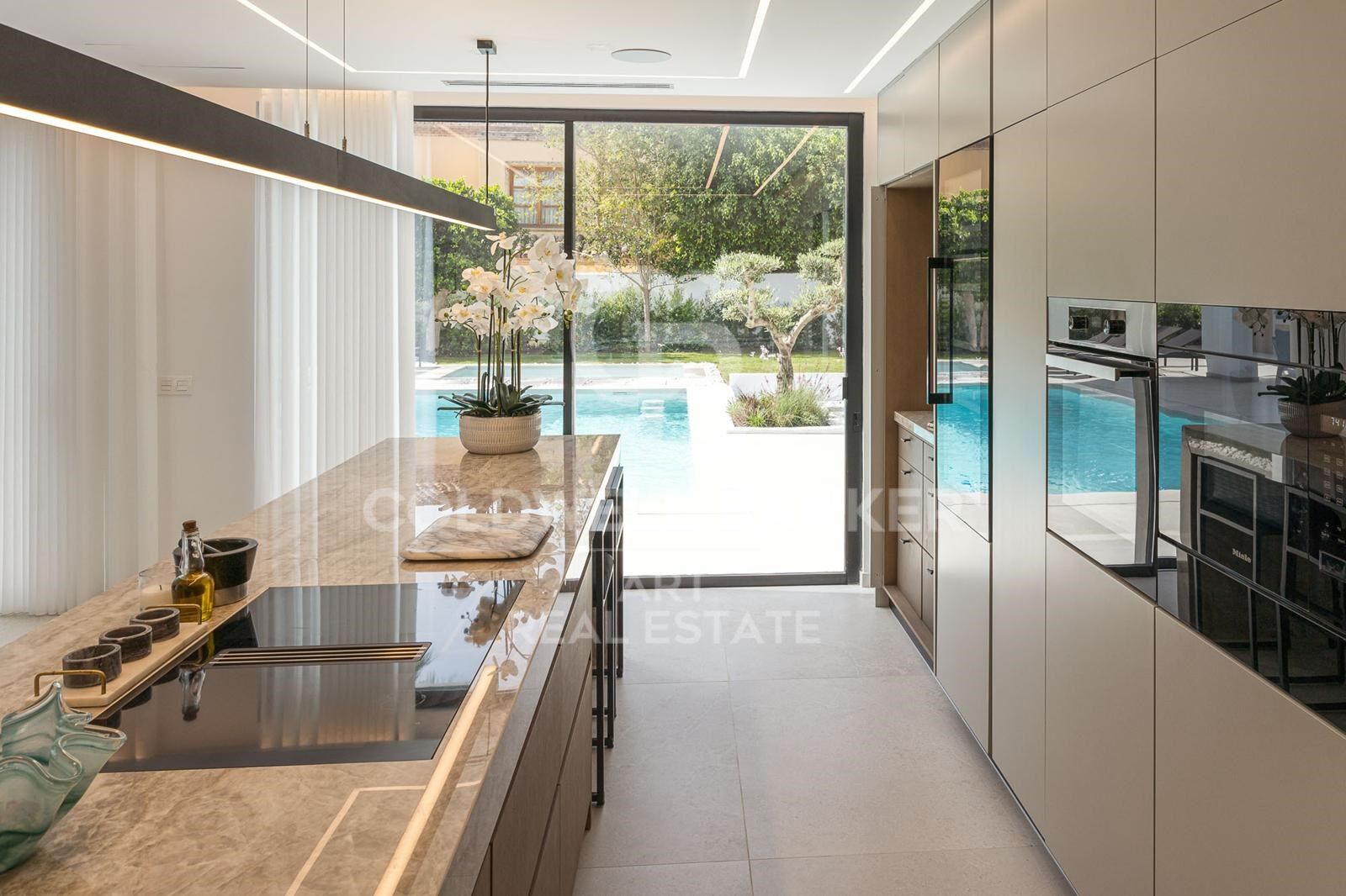 Villa in Marbella, Malaga, Spain 4 bedrooms, 360 sq.m. No. 158171