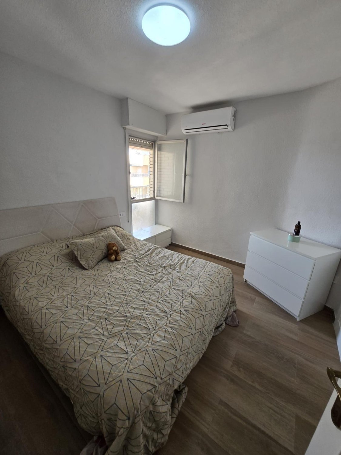 Apartment in Torrevieja, Alicante, Spain 2 bedrooms, 90 sq.m. No. 182128