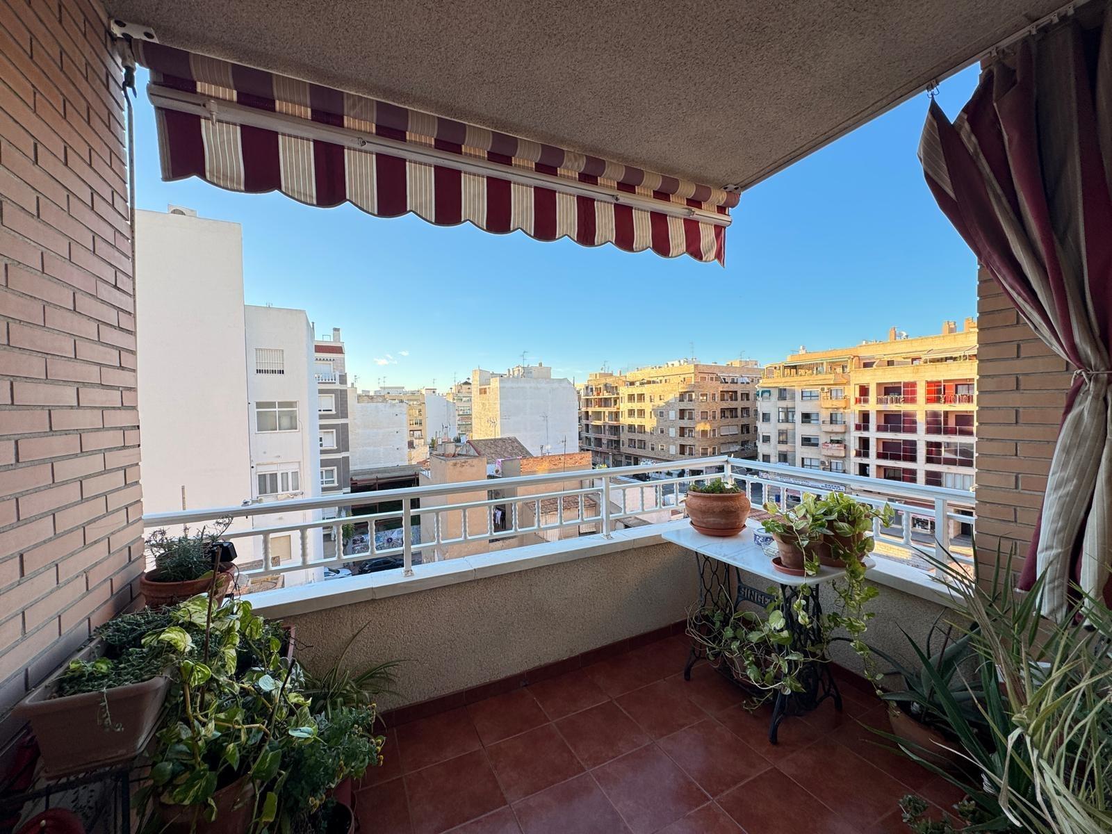 Apartment à Torrevieja, Alicante, Espagne 4 chambres, 256 m2 No. 147730