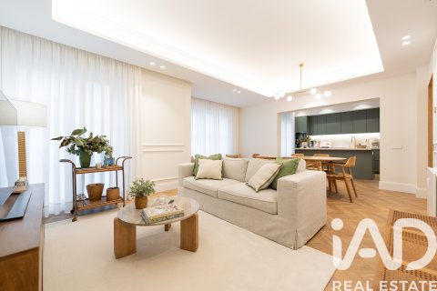 Apartment in Madrid, Spain 2 bedrooms, 143 sq.m. No. 187764