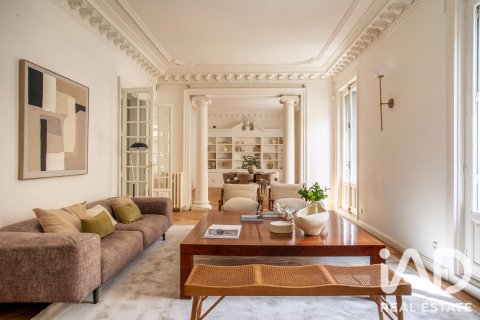 Apartment in Madrid, Spain 3 bedrooms, 246 sq.m. No. 187763