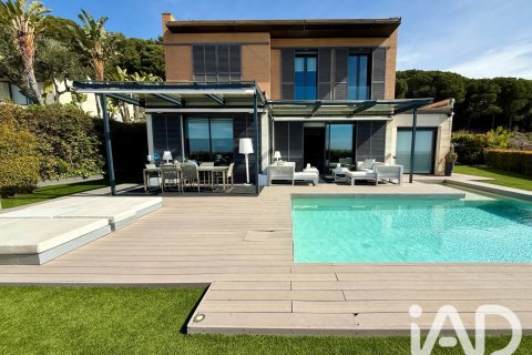 Māja Sant Vicenc De Montalt, Barcelona, Spānijā 5 istabas, 244 m2 Nr. 187762