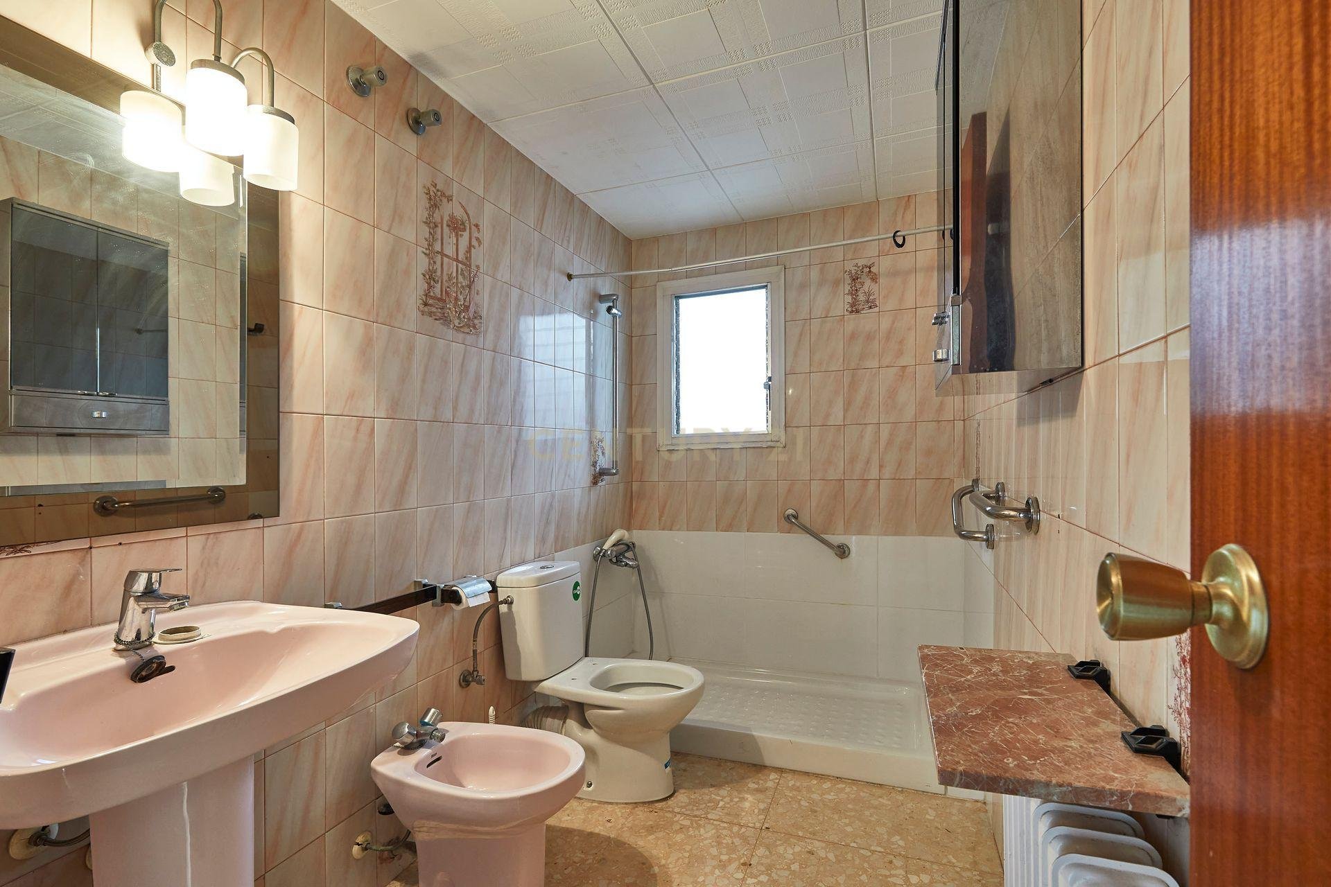 Apartament w Barcelona, Hiszpania 4 sypialnie, 134 mkw. nr 166944