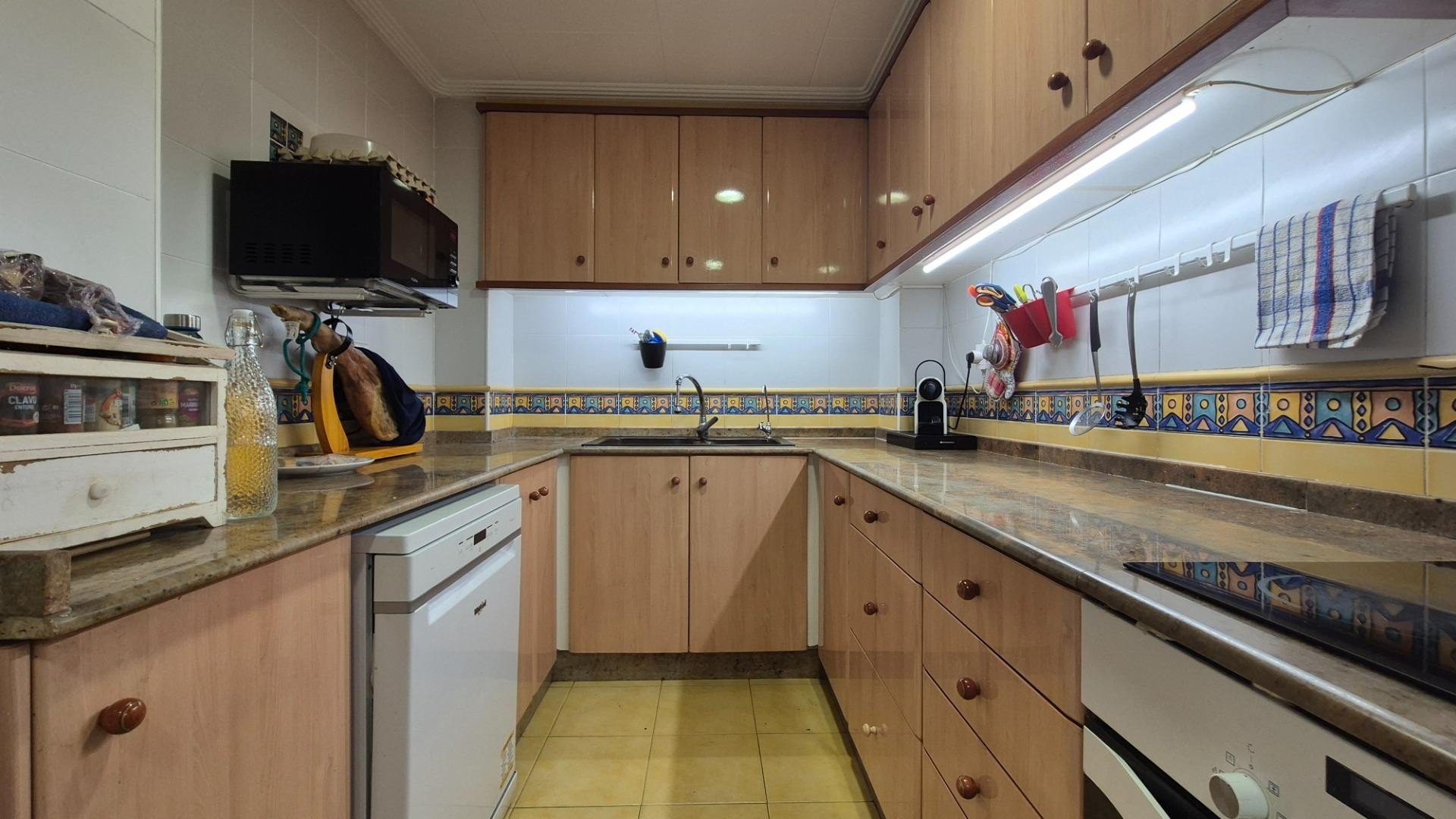 Lägenhet i Valencia, Spanien 3 sovrum, 150 kvm. Nr. 133309