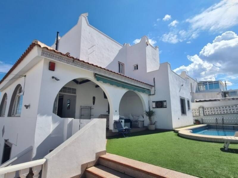 Villa in Urbanizacion Las Filipinas, Alicante, Spain 6 bedrooms, 289 sq.m. No. 133306
