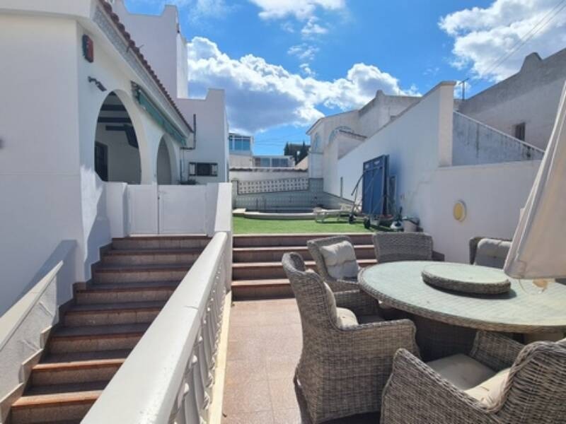 Villa in Urbanizacion Las Filipinas, Alicante, Spain 6 bedrooms, 289 sq.m. No. 133306
