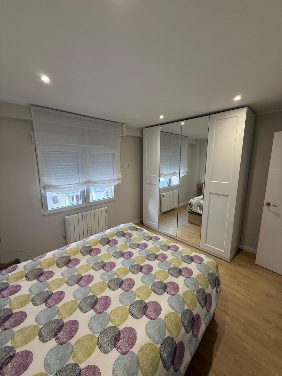 Apartment in Valencia, Spain 4 bedrooms, 102 sq.m. No. 133308