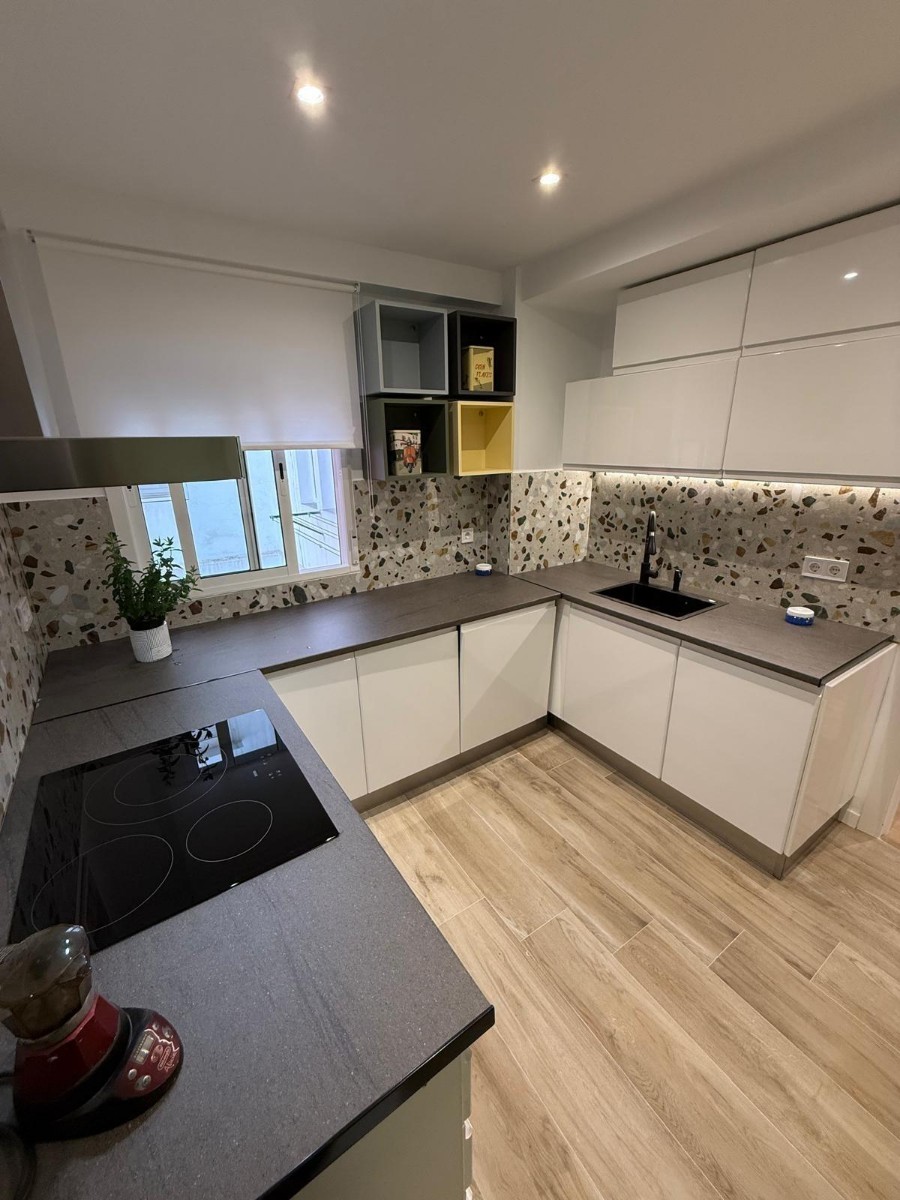 Apartment in Valencia, Spain 4 bedrooms, 102 sq.m. No. 133308