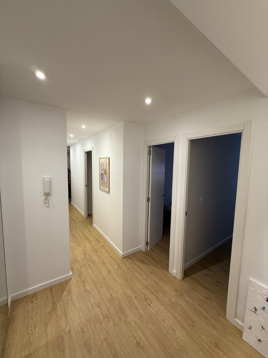 Apartment in Valencia, Spain 4 bedrooms, 102 sq.m. No. 133308