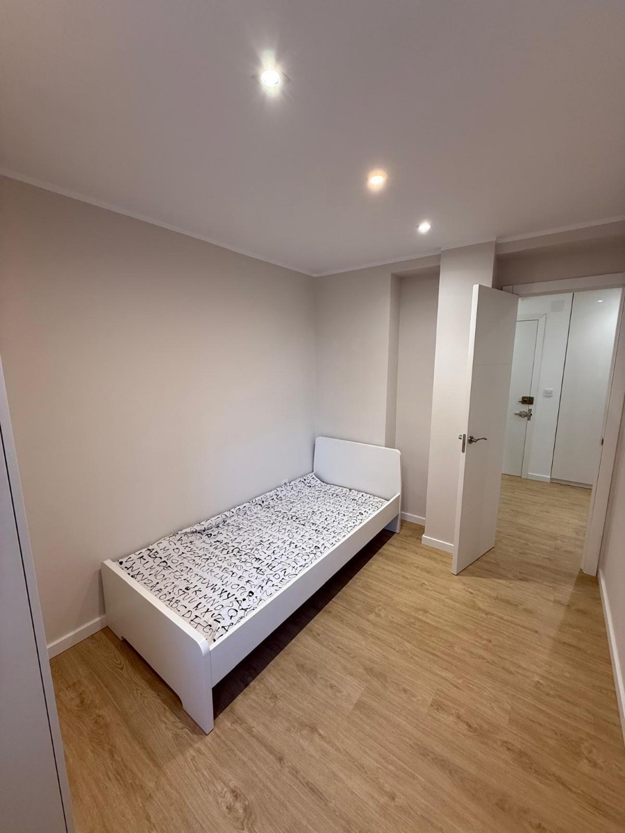 Apartment in Valencia, Spain 4 bedrooms, 102 sq.m. No. 133308