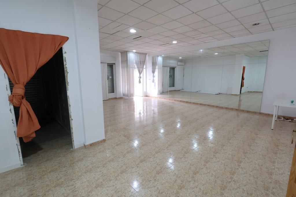 Komerciāls īpašums Torrevieja, Alicante, Spānijā 1 istaba, 100 m2 Nr. 183085