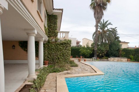 Hus i Spanien 7 sovrum, 836 kvm. Nr. 167348