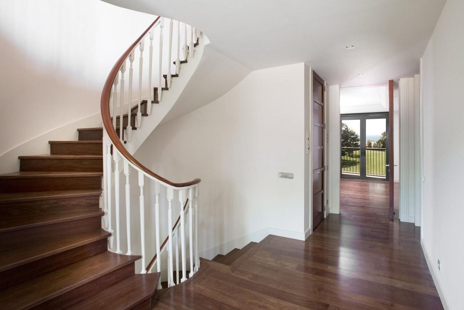House à Alella, Barcelona, Espagne 5 chambres, 1001 m2 No. 167349