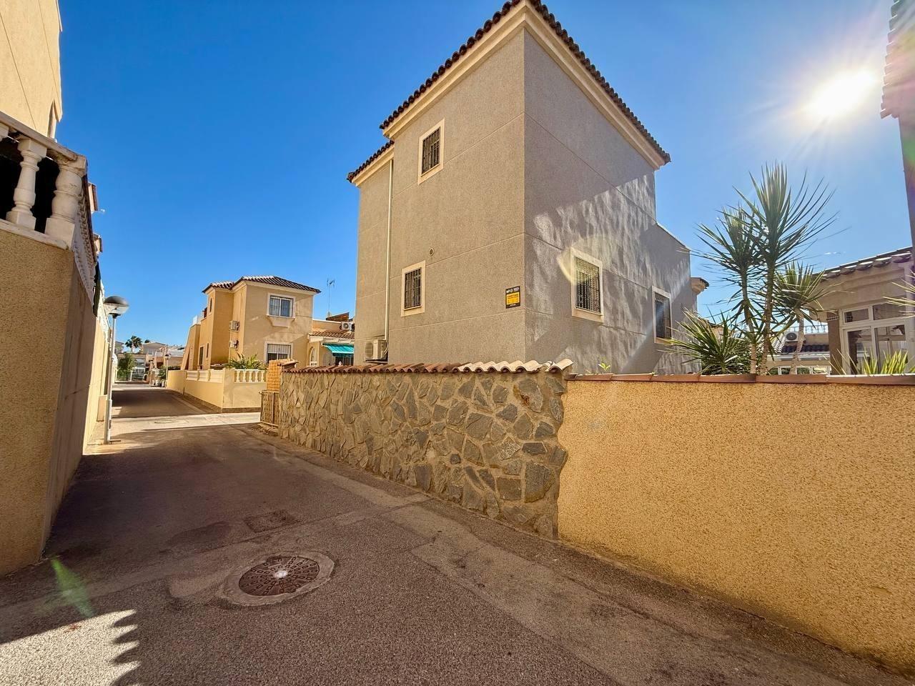 Villa a Playa Flamenca II, Alicante, Spagna 4 camere da letto, 191 mq. N° 191635