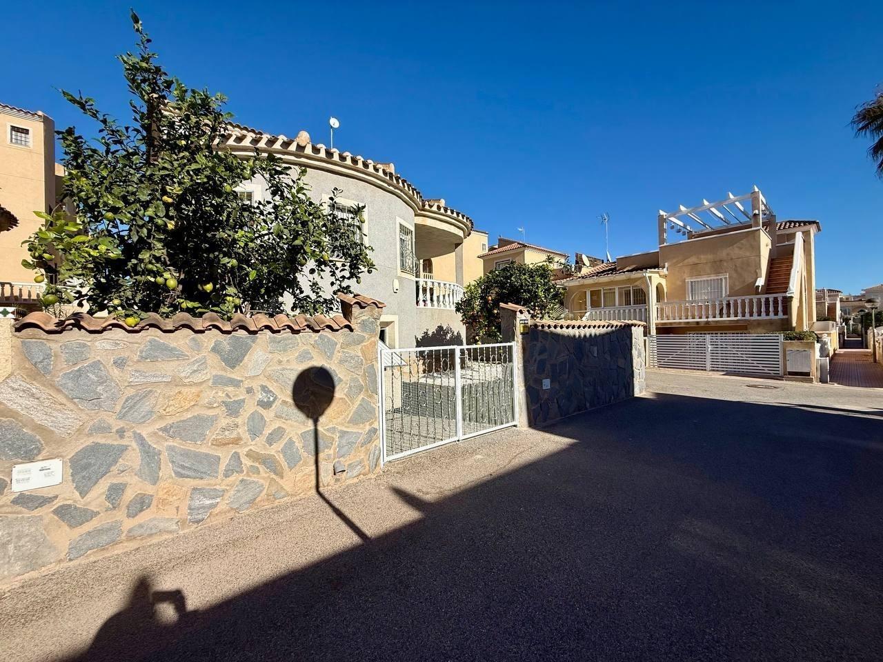 Villa a Playa Flamenca II, Alicante, Spagna 4 camere da letto, 191 mq. N° 191635