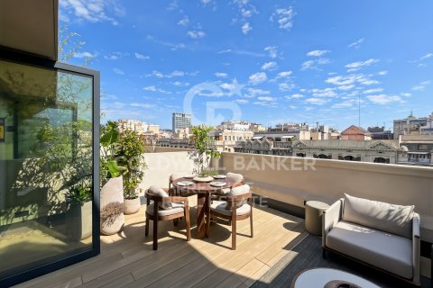 Takvåning i Barcelona, Spanien 2 sovrum, 122 kvm. Nr. 160299